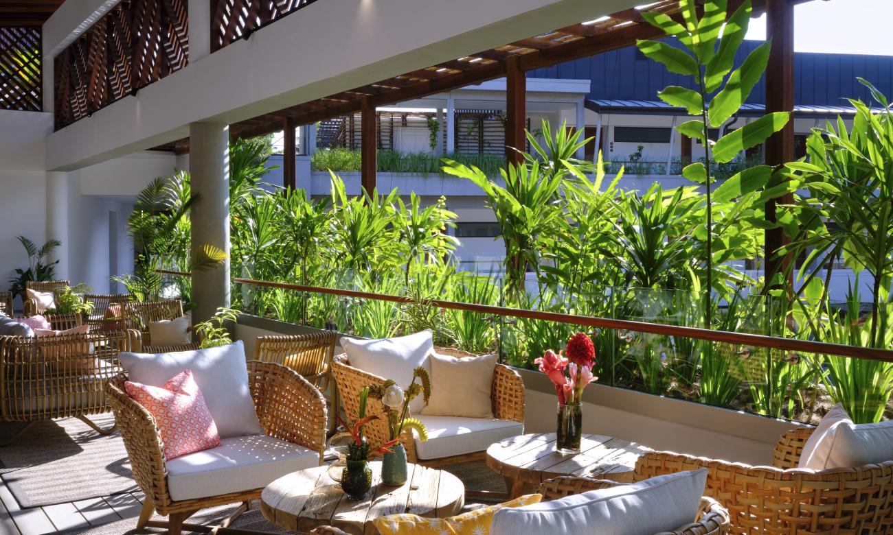 Outside terrace of maree basse